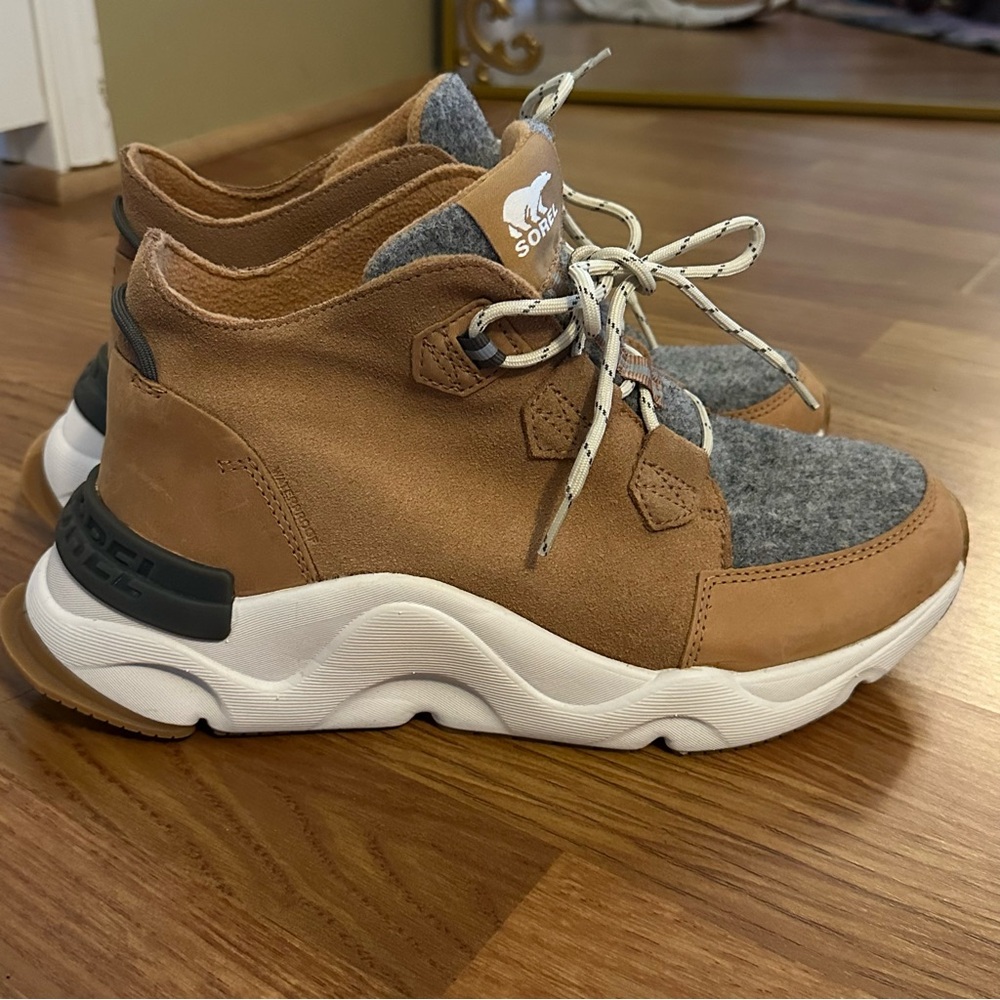 Sorel Kinetic Boots NWT